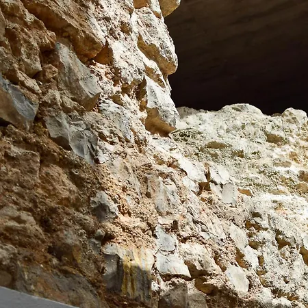 לינה וארוחת בוקר A Muralha